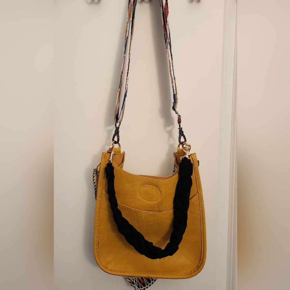 Ah Dorned Crossbody - Picture 3 of 4